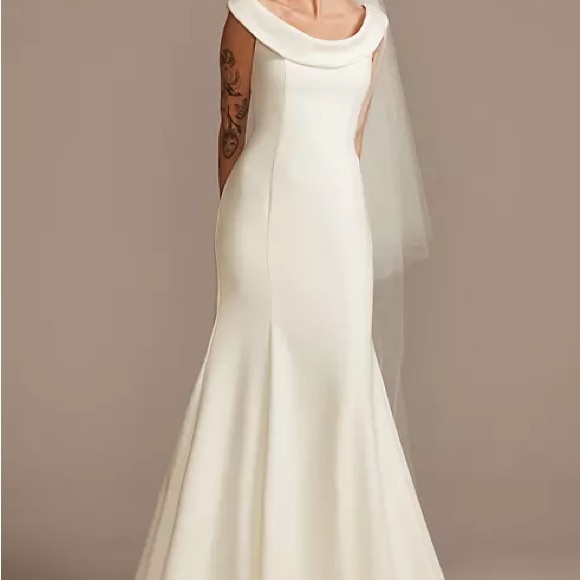 NWT DAVID’S BRIDAL Mermaid Off-The-Shoulder Crepe Wedding Dress Sz 14 - Picture 10 of 11